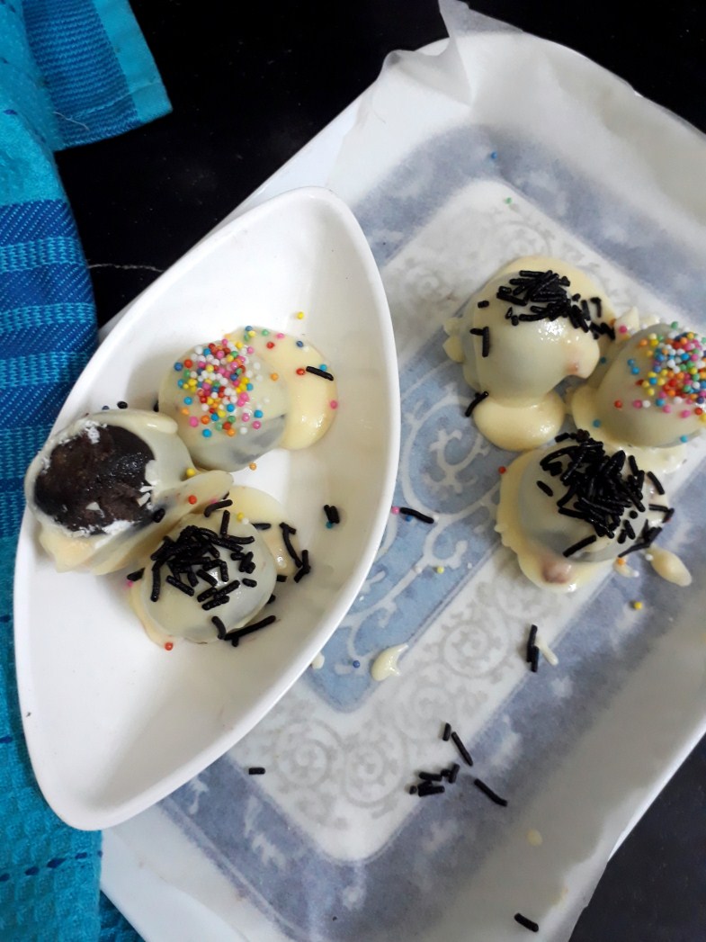 3 Ingredient No Bake Oreo Truffles