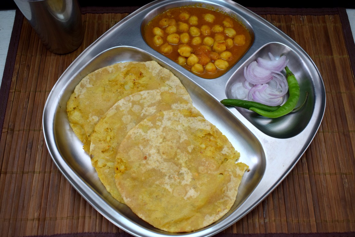 Xacuti Stuffed Aloo Poori